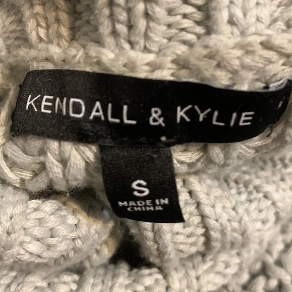 Kendall & Kylie Women’s Cableknit Sleeveless Turtleneck Sweater Small
